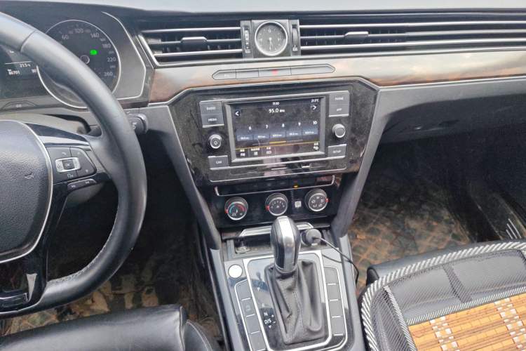 Used Volkswagen Magotan 2018 330TSI DSG Advanced Model Audio And AC Panel