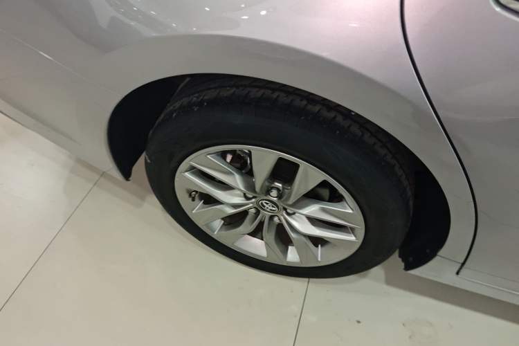 Used Toyota Avalon 2019 2.0L Luxury Edition China VI Standard Right Rear Wheel Hub