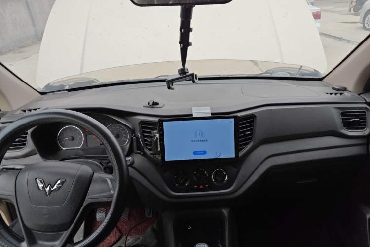 Used Wuling Hongguang V 2019 1.5L Jingqu Edition Sealed-Window Vehicle China VI LAR