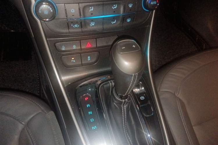 Used Chevrolet Malibu 2014 2.0L Automatic Luxury Edition Gear Lever