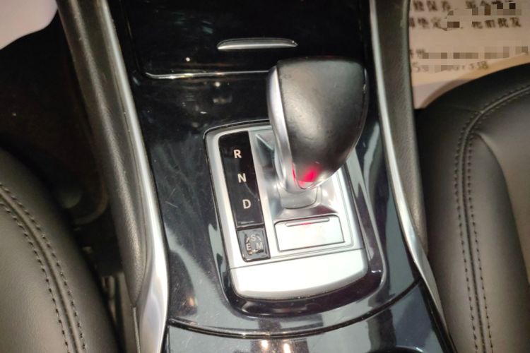 Used Infiniti QX30 2017 1.6T Two-Wheel-Drive Sport Edition Gear Lever