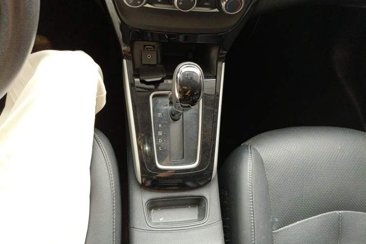 Used Nissan Sylphy 2016 1.6 XL CVT Deluxe Edition Gear Lever