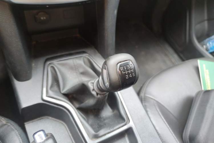 Used JMC Yuhu 5 2019 2.0T Diesel Manual Two-Wheel Drive Enhanced Version China VI Standard Long Wheelbase