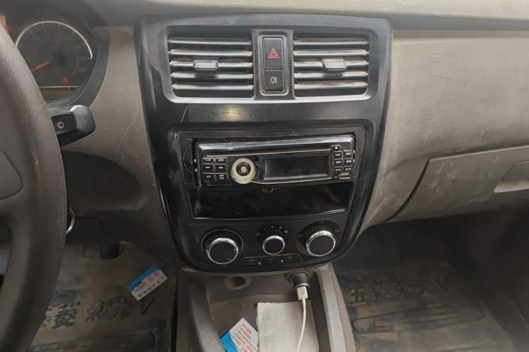 Used Wuling Rongguang V 2016 1.2L Practical Model Non-Power-Assisted
