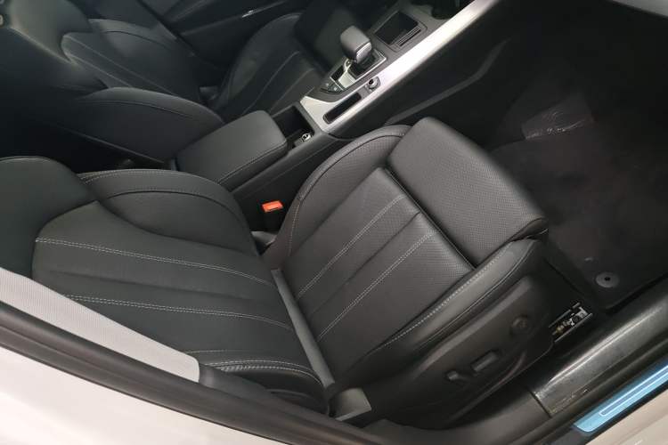 Used Audi A4L 2022 40 TFSI Luxury Dynamic Model Right Front Seat