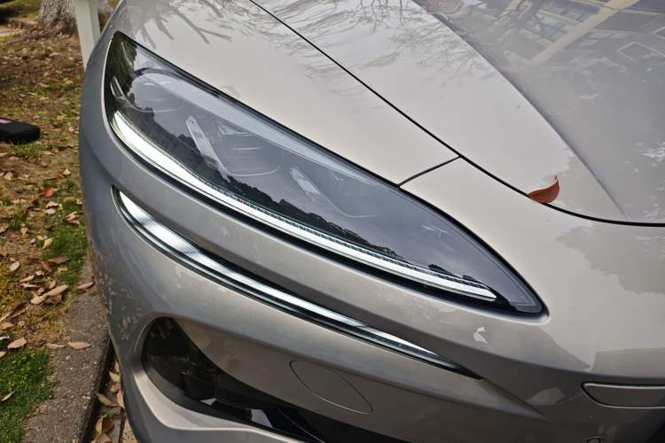 Used Denza Z9GT 2024 1100 Four-Wheel Drive Ultra Version Right Front Headlight