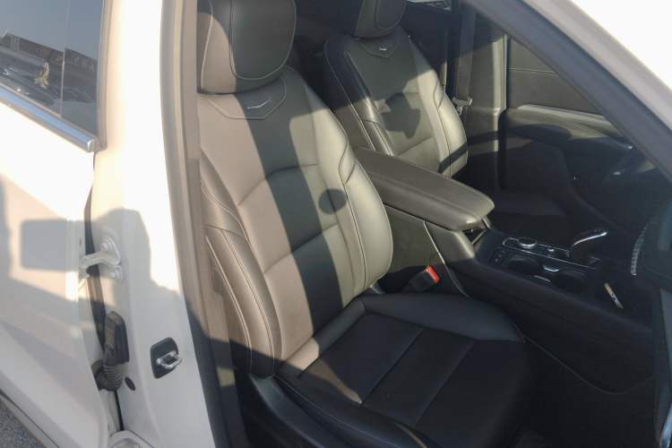 Used Cadillac XT4 2020 28T Two-Wheel-Drive Leading Version