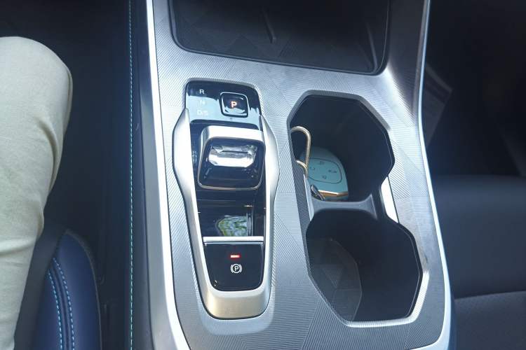 Used GAC Trumpchi GS3 2023 Shadow Speed 270T Enjoyment Edition Gear Lever