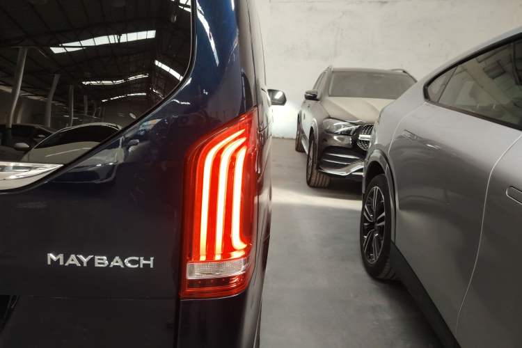 Used Mercedes-Benz V-Class 2021 V 260 Avantgarde Edition
