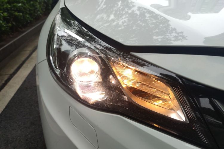 Used Porsche Macan 2018 Macan 2.0T Right Front Headlight