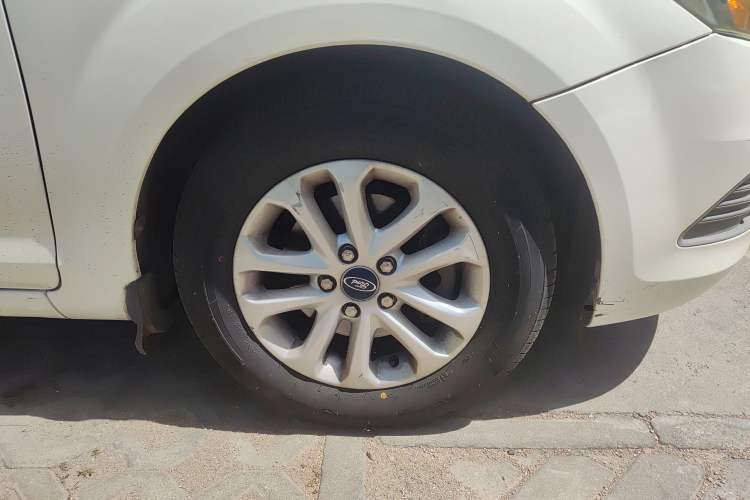 Used Ford Focus 2013 Hatchback Classic 1.8L Automatic Base Model
