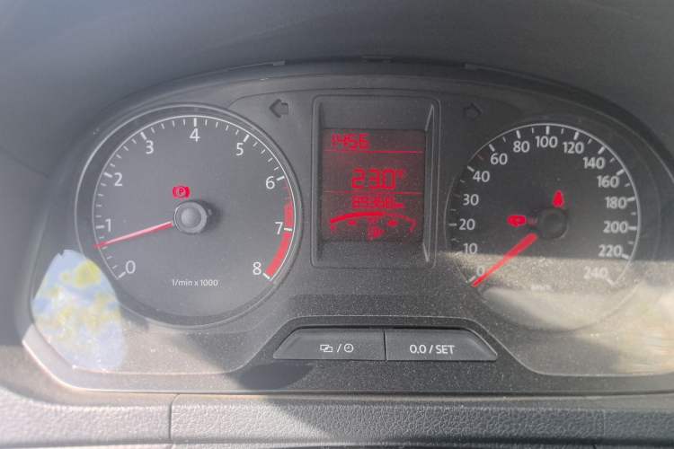 Used Volkswagen Jetta 2013 1.4L Manual Fashion Model Odometer Close Up