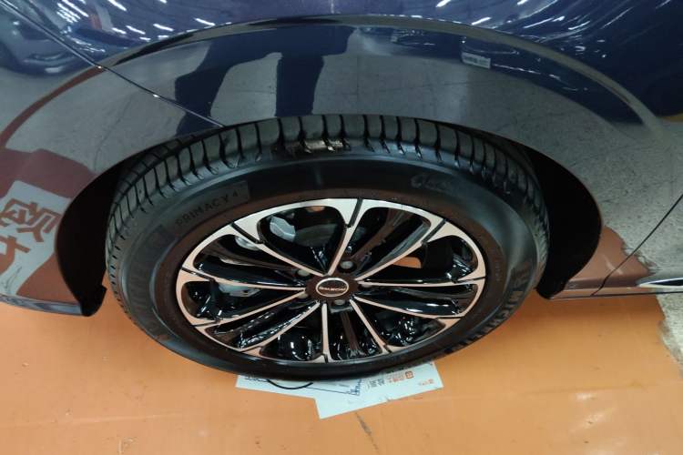 Used Roewe iMAX8 2022 400TGI Prestige Edition
