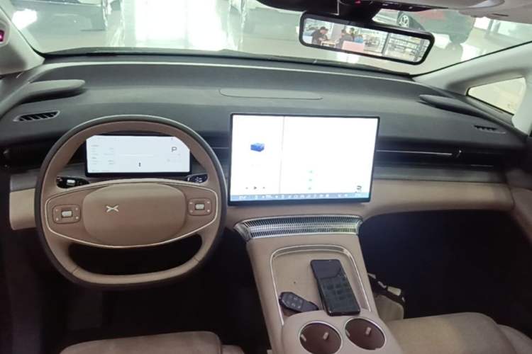 Used XPeng X9 2025 740 Ultra-Long Range Max Center Console