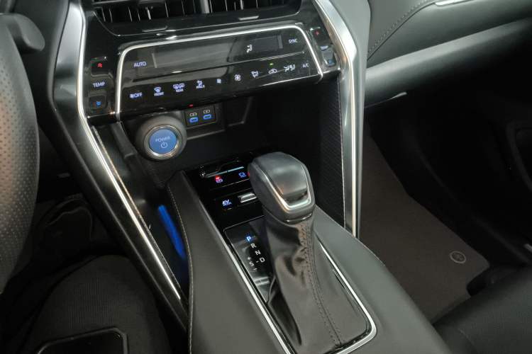 Used Toyota Venza 2022 Dual-Engine 2.5L CVT Two-Wheel Drive Prestige Edition
