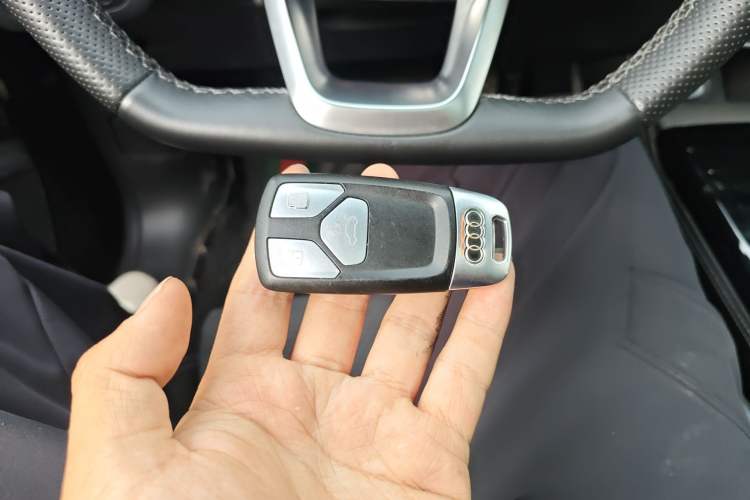 Used Audi Q5L Sportback 2022 40 TFSI Luxury Model Vehicle Key