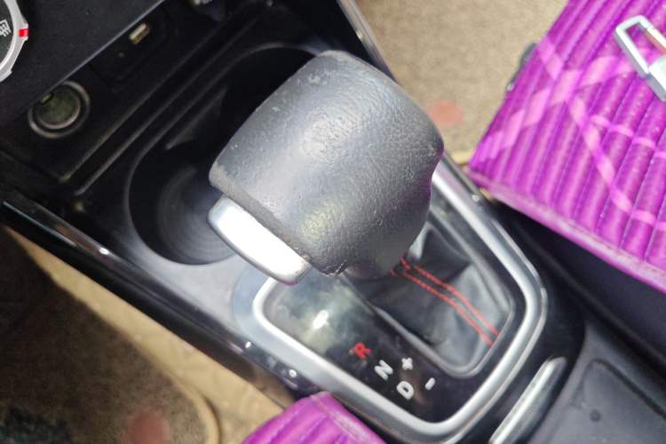 Used Brilliance V3 2016 1.5L Automatic Smart Version Gear Lever