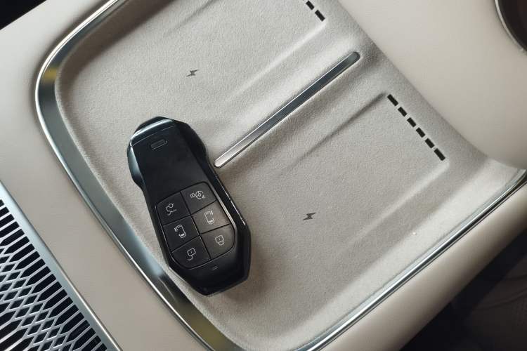 Used XPeng X9 2025 740 Ultra-Long Range Max