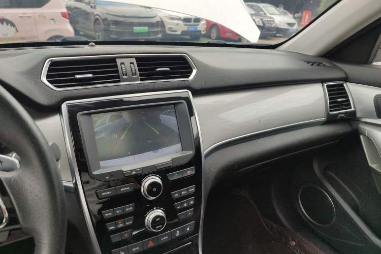 Used Haval H2 2018 Red-Label 1.5T Dual-Clutch Two-Wheel-Drive Luxury Model