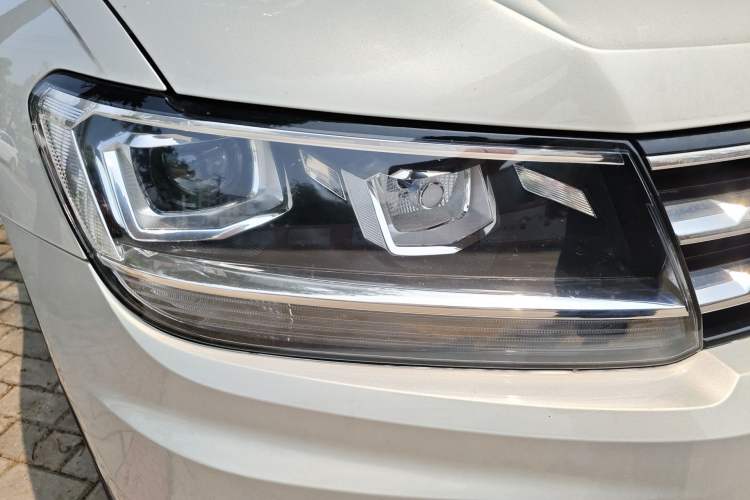 Used Volkswagen Tiguan L 2019 Revised 330TSI Automatic Two-Wheel Drive Smart & Luxury Edition China VI Standard Right Front Headlight