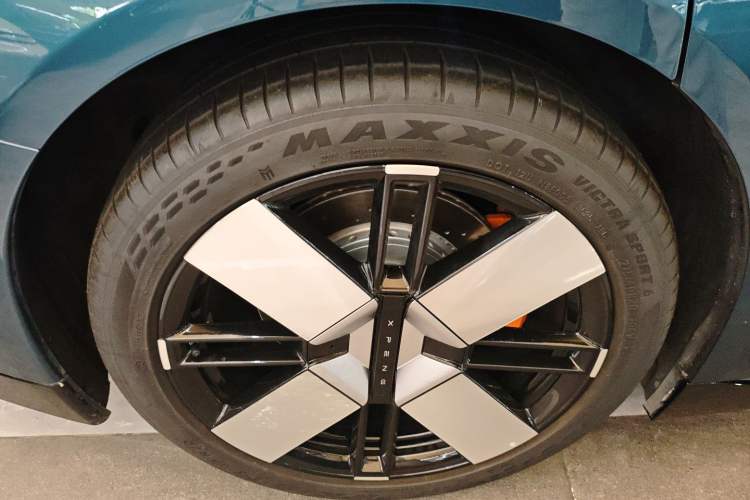 Used XPeng P7 2025 Model—750 All-Wheel-Drive High-Performance Ultra