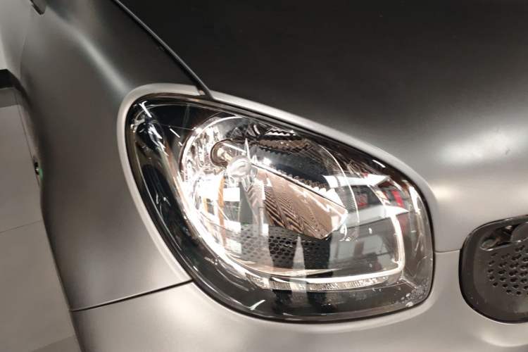 Used smart fortwo 2019 0.9T 66kW Hardtop Engine Version China VI Emission Standard Right Front Headlight