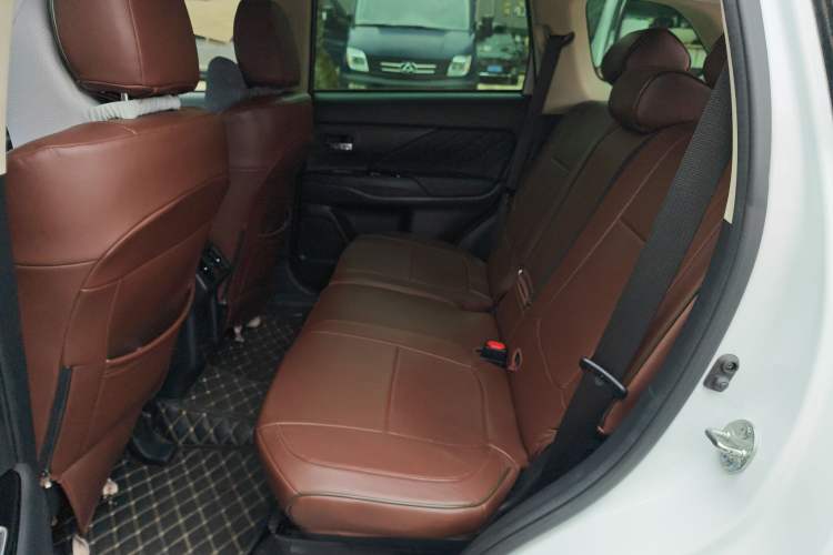 Used Mitsubishi Outlander 2019 2.0L Two-Wheel Drive Comfort Edition 5 Seats China VI Standard