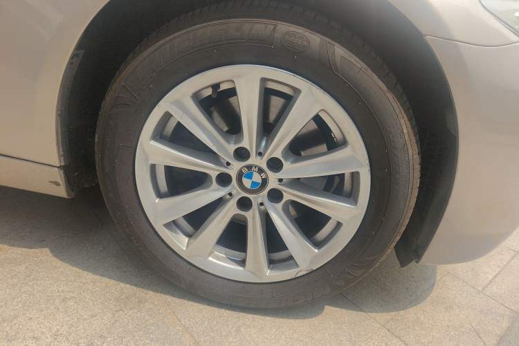 Used BMW 5 Series 2013 525Li Luxury Model
