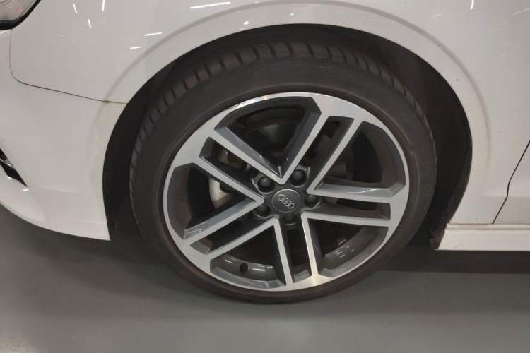 Used Audi A3 2020 Limousine 35 TFSI Sporty Version China VI Left Front Wheel Hub