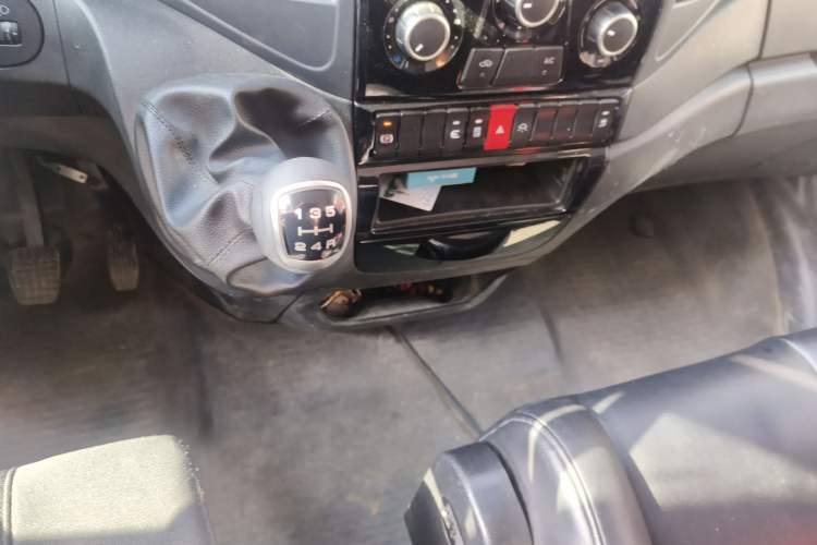 Used Iveco Eurocargo 2021 2.0T Manual Super-Rui Short Wheelbase Low-Roof Side-Hinged Door F1A
