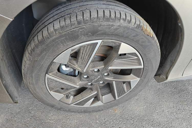 Used AION S 2023 Meizu 580 Lithium Iron Phosphate Left Front Wheel Hub