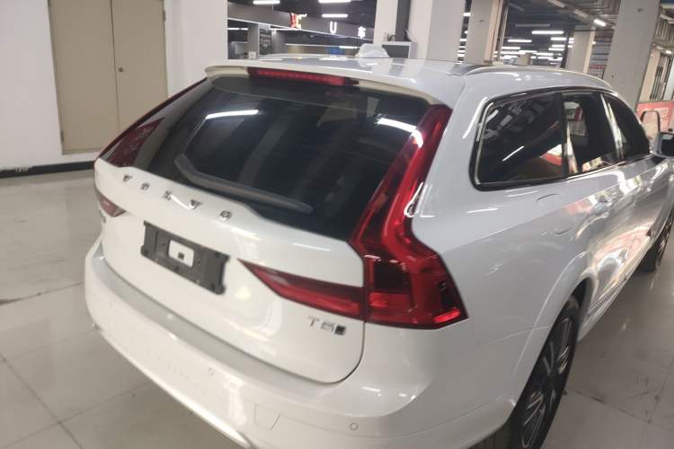 Used Volvo V90 2020 Facelifted Cross Country T5 AWD Zhiyuan Edition

