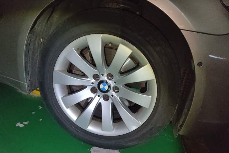 Used BMW 7 Series 2009 740Li Luxury Model Right Front Wheel Hub