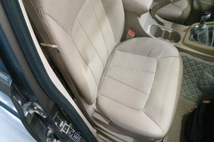 Used Baojun 730 2014 1.5L Manual Luxury Navigation ESP Version 7 Seats
