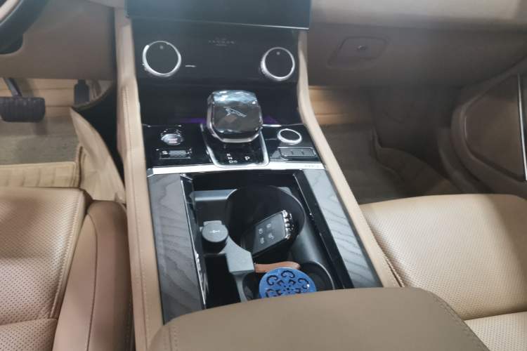 Used Jaguar XFL 2024 2.0T P250 Two-Wheel Drive Prestige Luxury Edition Gear Lever