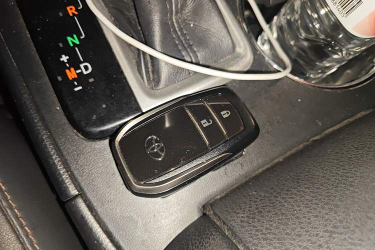 Used Toyota Highlander 2018 2.0T Four-Wheel Drive Luxury Edition 7 Seats China V Emission Standard
