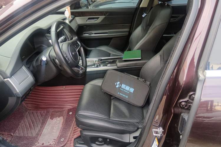 Used Jaguar XFL 2018 XFL 2.0T 250 PS Premium Edition
