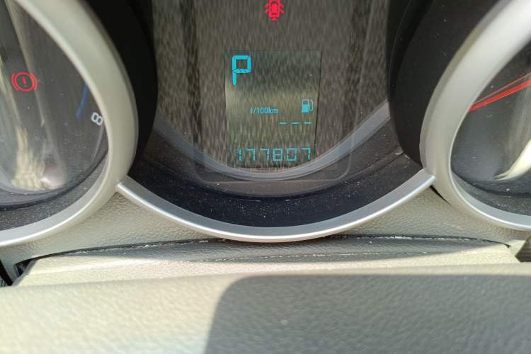 Used Chevrolet Cruze 2013 1.8L SE AT Odometer Close Up