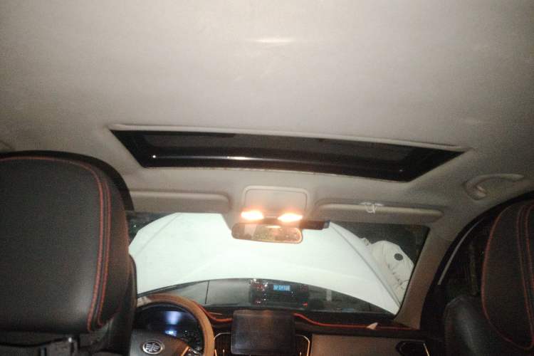 Used FAW Senya R7 2017 1.6L Manual Smart Model Headliner