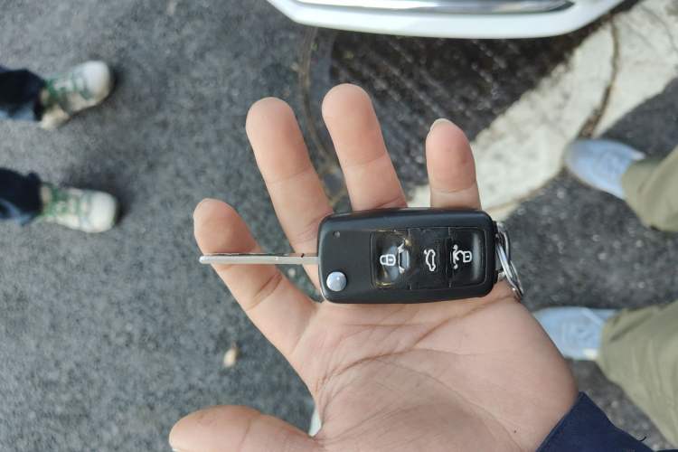 Used Volkswagen Sagitar 2015 230TSI Automatic Comfort Version Vehicle Key