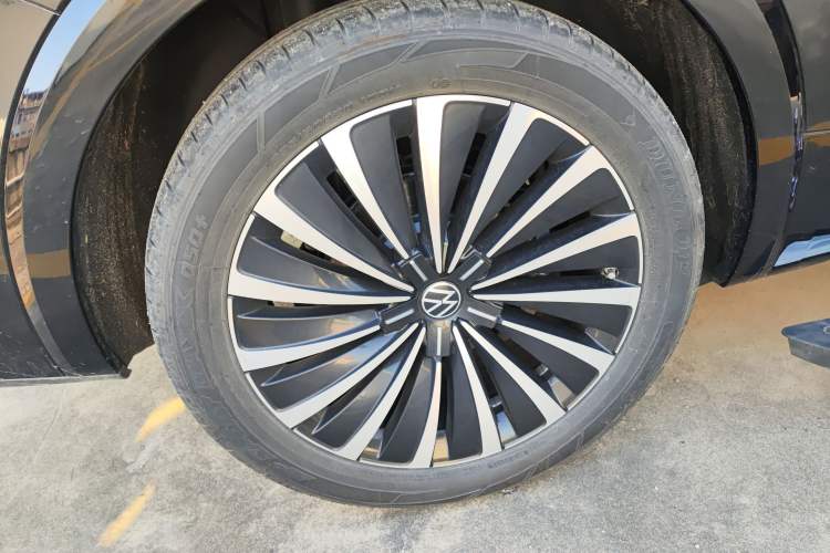 Used Volkswagen Viloran 2024 380TSI Premium Edition