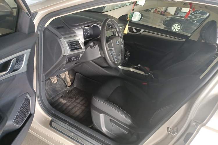 Used Geely Auto Emgrand GL 2017 1.3T Manual Elite Model Driver Seat