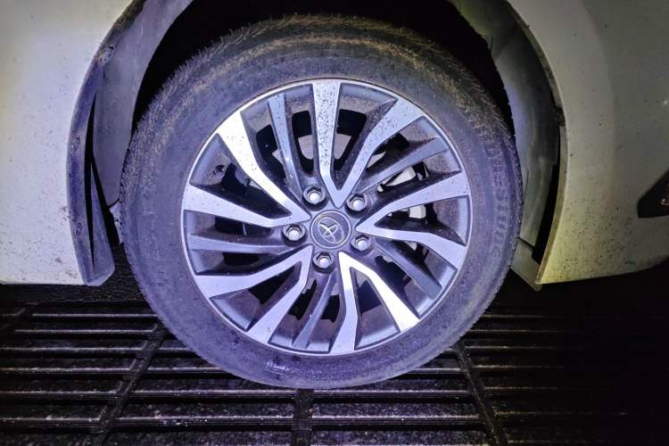 Used Toyota Corolla 2017 Revised Dual-Engine 1.8L E-CVT Leading Edition Exterior 7