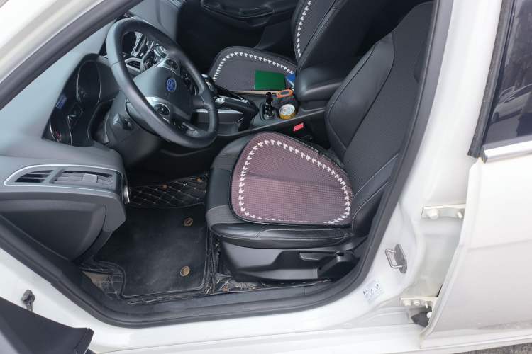 Used Ford Focus 2012 Hatchback 2.0L Automatic Luxury Sport Model Left Front Seat