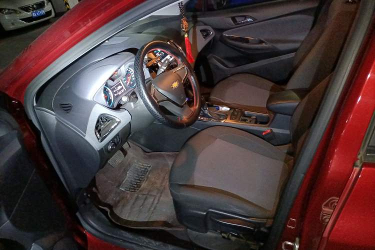 Used Chevrolet Cruze 2017 1.5L Automatic Pioneer Sunroof Edition
