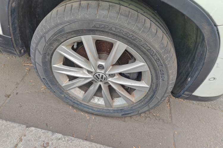Used Volkswagen Tiguan 2012 2.0 TDI Comfort Edition Right Front Wheel Hub