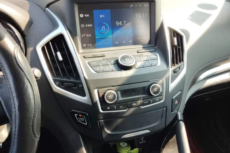 Used Dongfeng Aeolus AX7 2016 2.0L Manual Zhiyi Trim Audio And AC Panel