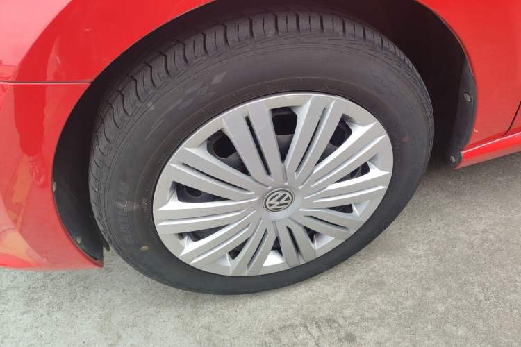 Used Volkswagen Polo 2016 1.6L Automatic Comfort Model Left Front Wheel Hub