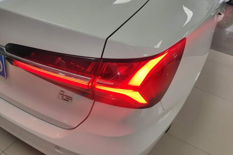 Used Roewe i5 2021 Revised Version 1.5L CVT Diamond Edition