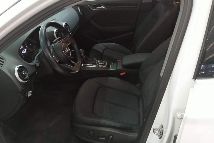 Used Audi A3 2019 Limousine 35 TFSI Fashion Edition China VI Emission Standard Left Front Seat